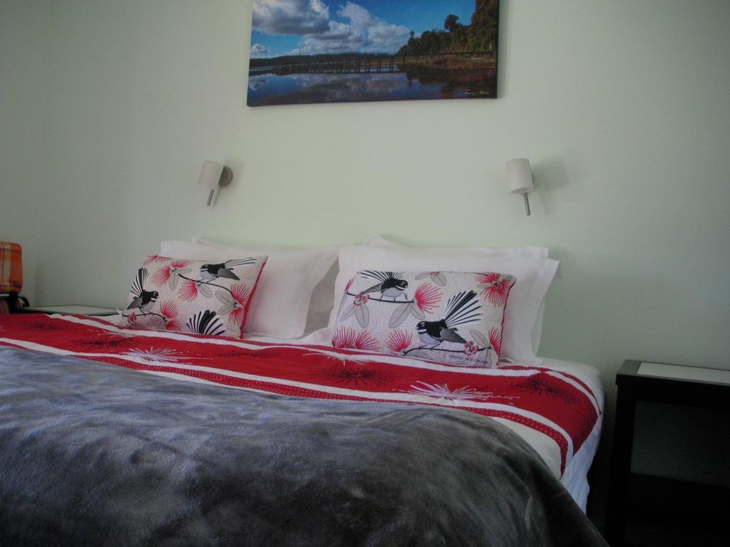 Mahinapua Retreat B&B Хокитика Стая снимка